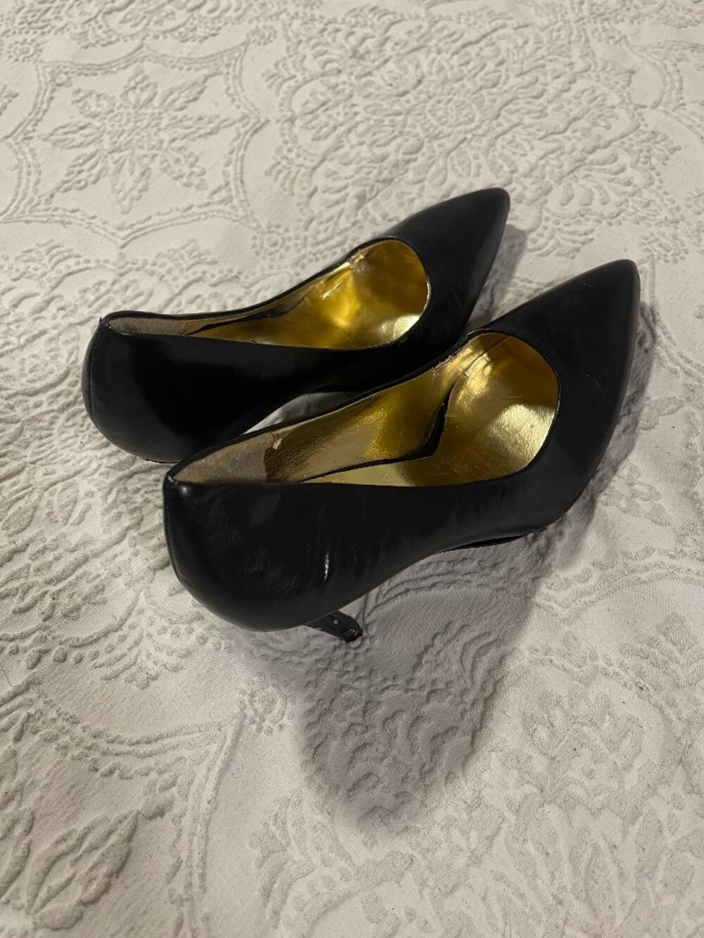 Black Cosmopolitan pumps